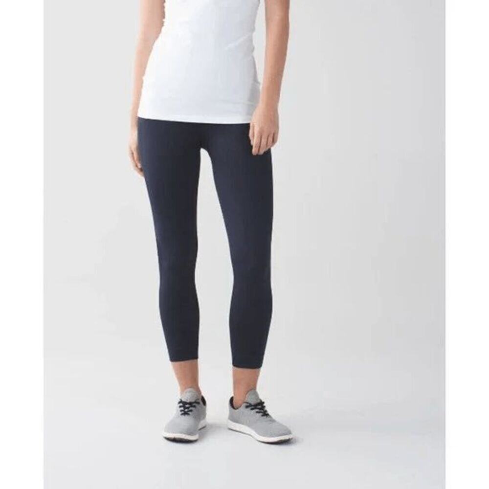 LULULEMON Zone In Crop Leggings in Naval Blue EUC D110